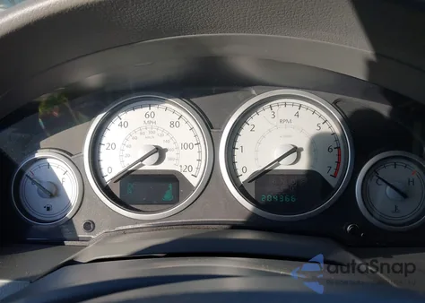 2010 Chrysler Town & Country Touring z USA, uszkodzony, nr VIN 2A4RR5D17AR468080